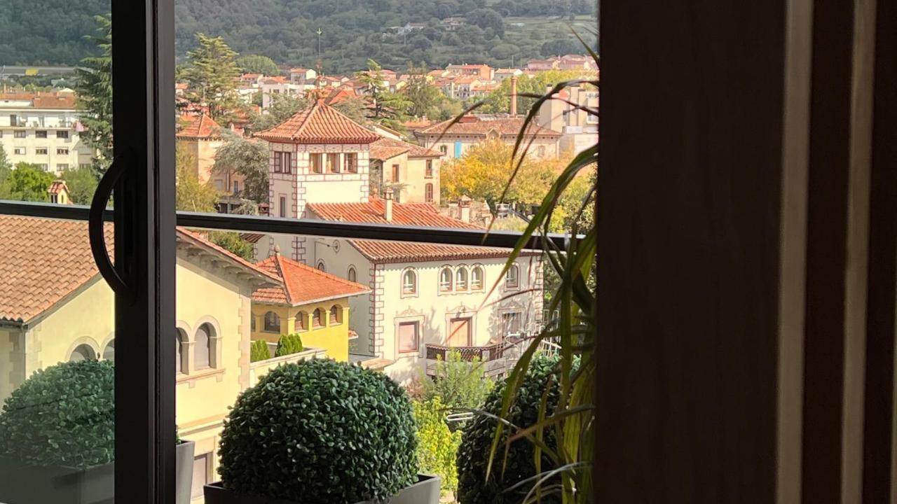 Appartement Atico De Diseno Con Terraza En El Centro De Olot Extérieur photo